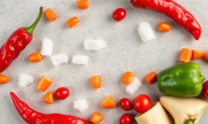 Острая и солёная пища при цистите: действительно ли перец и соль делают воспаление хуже?