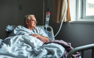 Катетеризация у пожилых пациентов: как снизить риск госпитальных инфекций