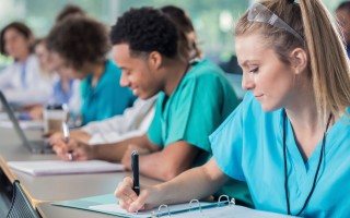Курсы для специалистов без медицинского образования: особенности профессий