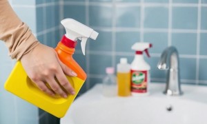 Бытовая химия и раздражение слизистых: почему обычная уборка может привести к обострению цистита