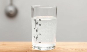 Щелочная вода и кислотность мочи: где заканчиваются обещания и начинаются факты