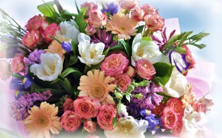 Какие цветы подарить маме на юбилей?
