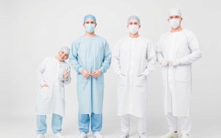 Одноразовые хирургические халаты: отличие от процедурных