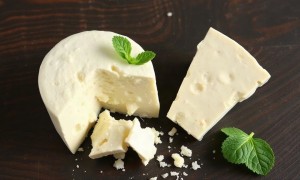 Творог и белок: как этот продукт влияет на мочеполовую систему и что важно знать
