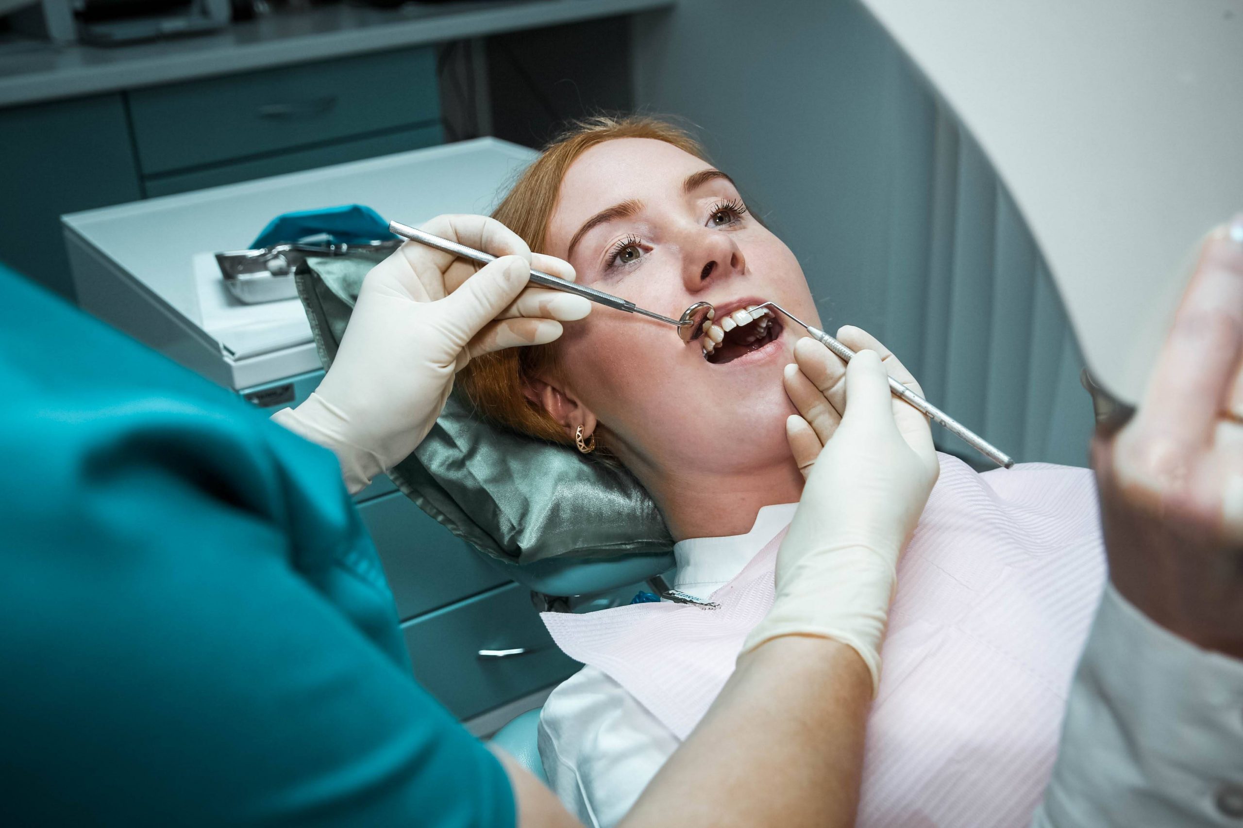 Глубокий кариес зубов: причины и методы лечения