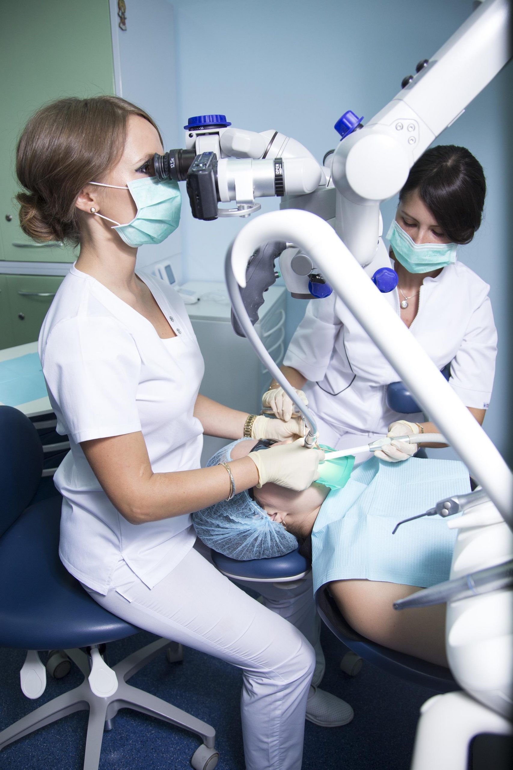 Лечение зубов под микроскопом - современный метод лечения