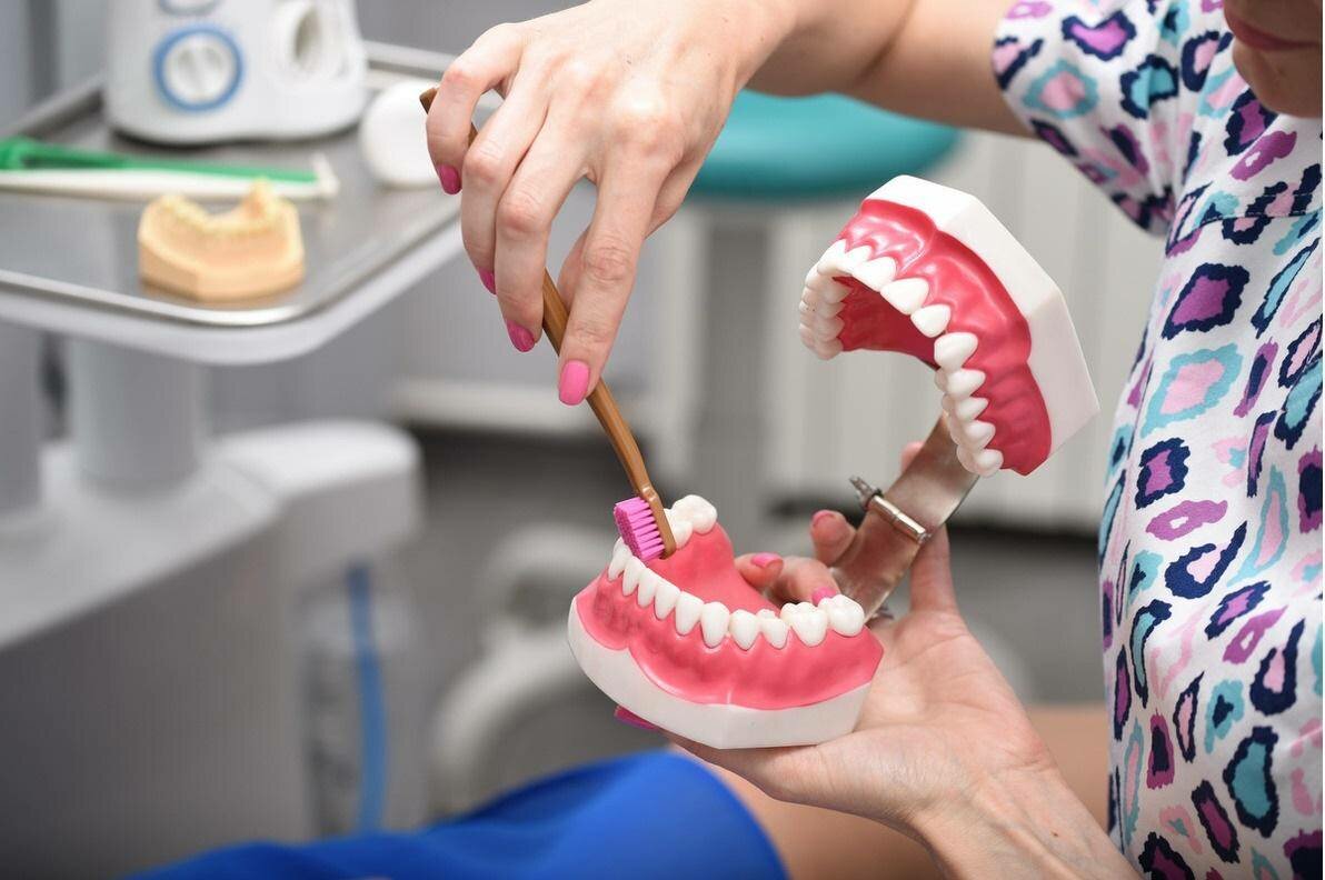 Особенности чистки зубов в стоматологии